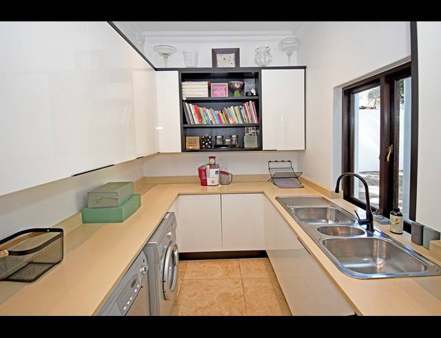 4 BEDROOM HOUSE FOR SALE IN HOUGHTON ESTATE